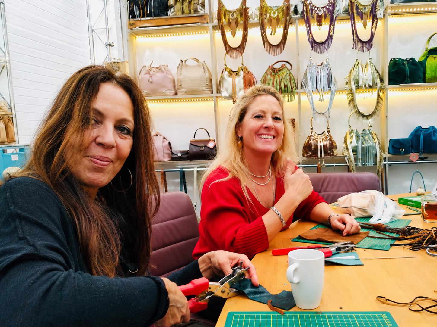 Deelnemers tijdens een workshop leren tas maken bij Jazzbag in Werkendam